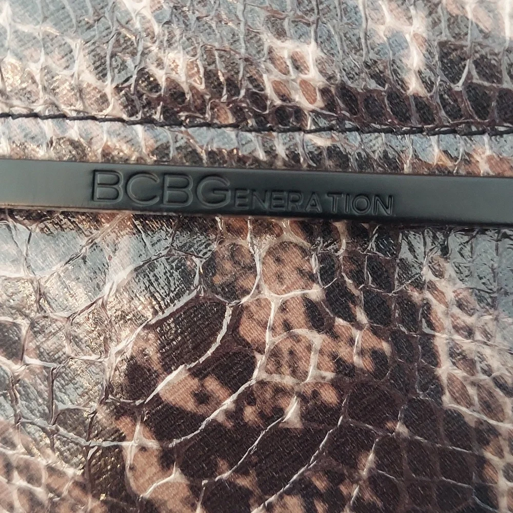 * BCB Generation Elegant Browns Snakeskin Envelope Style Clutch Purse, Like New
